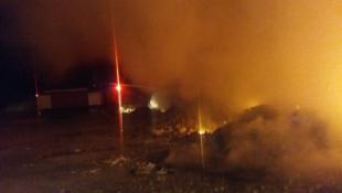 بالصور: ليلا :حريق كبير جنوبي صيدا وفرق الإطفاء تعمل على اهماده