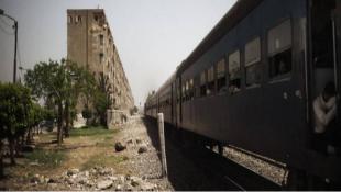 حادث قطار جديد في مصر.. وسقوط جرحى ! ‏
