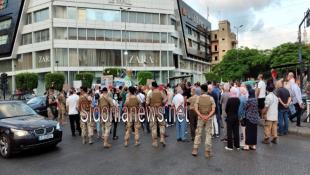 بالصور: إطلاق صرخات وجع من وسط ساحة إيليا في صيدا وتدابير للجيش في المكان