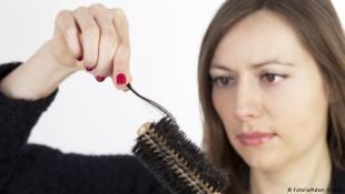 التوتر النفسي والارهاق.. عوامل رئيسية لتساقط الشعر!