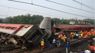 الهند... مئات القتلى والجرحى في حادث اصطدام ثلاثة قطارات