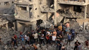 إسرائيل تُكثّف قصفها على غزّة في الشهر الأول للحرب... ومناشدة أممية:  أوقفوا إطلاق النار