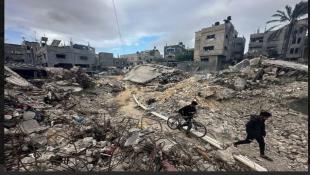 بالصور : غزة قبل وبعد الهجوم الإسرائيليّ... كأنّه سطح القمر