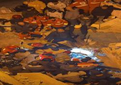 بالصور : انهيار مبنى سكني في القبة- طرابلس وعائلة من خمسة أفراد تحت الانقاض .. وزارة الصحة : عمليات الانقاذ متواصلة لانتشال العالقين