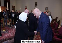 بالصور : بهية الحريري تمثّل الرئيس سعد الحريري في قداس مار مارون  وتهنىء بإسمه الرئيس عون والبطريرك الراعي والمطران العمار