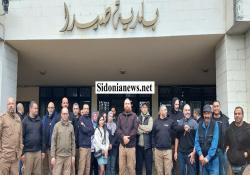 نص الكلمات كاملة : بالفيديو والصور: تداعيات التحقيقات في بلدية صيدا تتفاعل : وقفة إحتجاجية وإقفال بوابة البلدية للمطالبة بصرف رواتب موظفين وشرطة بلدية المتوقفة منذ بداية التحقيقات