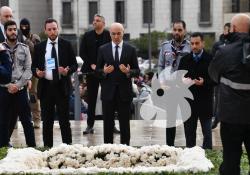 بالصور : رؤساء وشخصيات رسميه وديبلوماسية وحزبية ووفود شعبية أمام ضريح الرئيس الشهيد رفيق الحريري بالذكرى الـ 21 لإغتياله