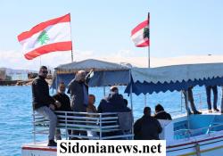 بالصور : النائب أسامه سعد تقدم مسيرة بحرية  في صيدا لصيادي الأسماك  بمناسبة الذكرى 51 لإغتيال والده الشهيد معروف سعد