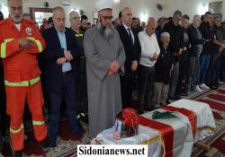 بالفيديو والصور: عامر معطي شارك في واجب تشييع شهيد الدفاع المدني في صيدا فهمي الشامي وتقديم التعازي لعائلته