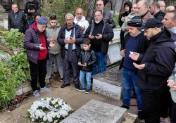 بالصور:د. النائب  أسامة سعد يؤدّي صلاة عيد الفطر ويجول على الأضرحة ويلتقي النازحين في صيدا