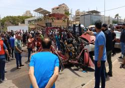 ظهرا : بالفيديو والصور : شهيد وجريح في غارة بمسيرة إسرائيلية إستهدفت سيارة بصاروخين عند مدخل صيدا مقابل مدينة الرئيس الشهيد رفيق الحريري الرياضية في صيدا (ملعب صيدا البلدي)