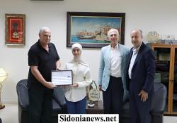 بالصور : ثانوية السفير تمنح جائزة جميل الحايك لعام 2027 للطّالبة سيلين علي زعرور