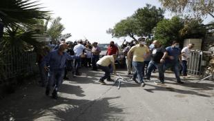 أنصار غادة عون يكسرون بوابة شركة مكتّف... والقاضية تدخلها بالقوة