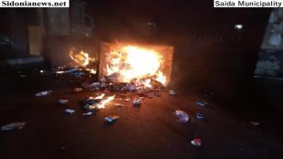 بالصور : السعودي :  سنتقدم بشكوى قضائية ضد من قام فجرا   بالإعتداء على حرم بلدية صيدا بإشعال النيران   والتعرض لشرطة البلدية ورجال الإطفاء