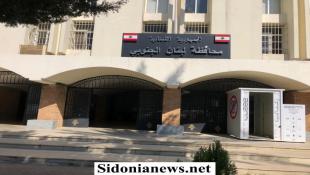 بالصور : موظفو الادارات العامة في سرايا صيدا  التزموا الاضراب العام
