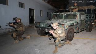 بالصور : الجيش اللبناني : مهاجمة ليلية لفوج المغاوير تحاكي القضاء على مجموعة إرهابية في إطار تمرين RESOLUTE UNION 2021