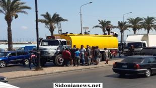 محتجون يعترضون عدد من الصهاريج محملة بالمازوت والجيش يوقف ثلاثة منهم