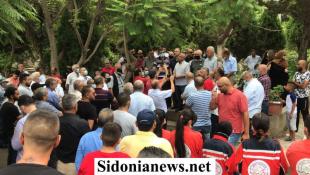 بالصور من صيدا :  النائب أسامة سعد أمام ضريح شقيقه  المناضل مصطفى سعد  في الذكرى 19 لرحيله: المعاناة بلغت ذروتها والغضب عارم وما زال البعض متفرجا، منظرا