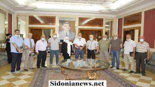 بالصور: النائب بهية الحريري بحثت مع مخاتير المدينة شح أوراق إخراجات القيد واستنكرت التعرض لباعة التين :  مرفوض وغريب عن قيم أهل صيدا