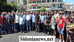 بالصور : اعتصام في مؤسسة كهرباء لبنان وسرايا صيدا ، ومسيرة شعبية حاشدة بقيادة النائب الدكتور أسامة سعد احتجاجا على انقطاع الكهرباء والمحروقات وتردي الأوضاع المعيشية