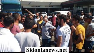 بالصور:  النائب اسامه سعد على الارض في مواجهة الشبيحة : المواطن يذل في صيدا والمحطات في حالة فوضى وتحت سيطرة فارضي الخوات في ظل استمرار غياب الاجهزة الأمنية