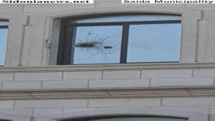بالصور: بلدية صيدا: العناية الإلهية تلطفت بالمهندس السعودي وبزواره  من الرصاص الطائش جراء إشتباكات عين الحلوة