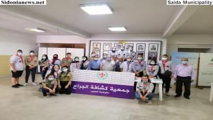 بالصور: كشافة الجراح وزعت مجموعات قرطاسية في بلدية صيدا ضمن مشروعها الإنساني " لنرجع من جديد"
