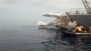 بالصور : الجيش اللبناني : وحدات من فوج مغاوير البحر انتشلت الطائرة المدنية التي سقطت قبالة حالات