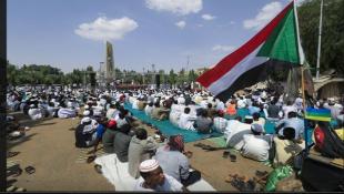 اعتقال مسؤولين في السودان... الحديث عن "إنقلاب" وتحركات شعبية معترضة