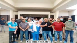 بالصور : موظفو مستشفى صيدا الحكومي يعلقون اضرابهم المفتوح ويستقبلون  المرضى اعتبارا من الغد بعد مفاوضات جرت بينهم وبين ادارة المستشفى