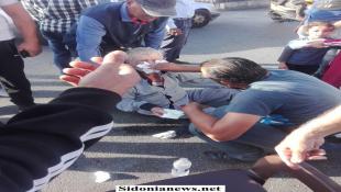 بالصور .. جريح في حادث صدم عند ساحة النجمة في صيدا