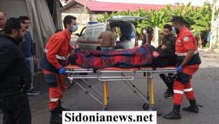 بالصور .. جريح في حادث صدم في حي البعاصيري في صيدا