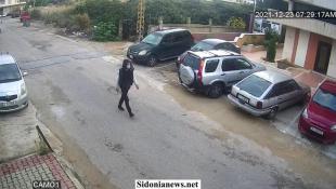 بالفيديو: صباحا في صيدا : كاميرات  ترصد محاولات  فتح وسرقة  لسيارات سكان أمام منازلهم في سهل الصباغ - طريق مستوصف ومسجد  الحسين خلف مدرسة العلم والإيمان