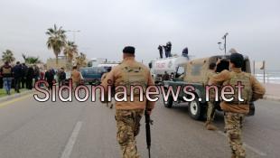 بالفيديو والصور: إنتهاء تحرك السائقين الصباحي  في صيدا ....صرخات وجع وتصريحات نارية خلال قطع طريق مدخل صيدا والجيش اللبناني يتدخل