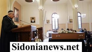 بالصور: تشييع حزين ومهيب لطبيب الفقراء الإنساني الدكتور أنطوان مارون ضاهر في كنيسة مار الياس بصيدا وعائلته تقبلت التعازي