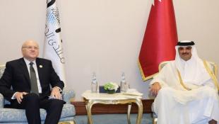 أمير قطر يستقبل ميقاتي في "منتدى الدوحة"