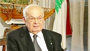 مستشار الرئيس الحص ينفي إشاعة وفاته