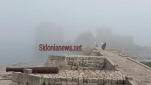 بالصور: الضباب يجتاح صيدا ويغطي معالمها وقلعتها البحرية وكل المدينة