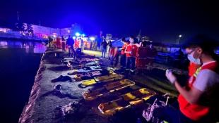 بالصور: ليلا: مأساة قبالة شاطىء  طرابلس: غرق زورق يحمل 60 شخصاً...إستنفار طبي وأمني وعمليات الإنقاذ متواصلة ونقل جثة طفلة.