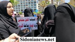 بالصور والفيديو : هذا ما قالته زوجة الشيخ أحمد الأسير خلال الوقفة الإحتجاجية أمام مسجد الزعتري بصيدا  للمطالبة بإطلاق سراحه  وكافة الموقوفين في ملف أحداث عبرا