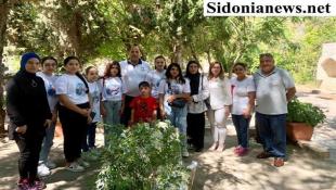أطفال مؤسسة معروف سعد الثقافية الاجتماعية الخيرية يضعون إكليلاً على ضريح المناضل مصطفى معروف سعد