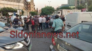 مساء :اعتصام وسط تقاطع إيليا في صيدا لعائلة المفقود محمد حسن نحم
