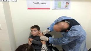 بالصور : وزارة الصحة تطلق بدعم من اليونيسف  وبالتعاون مع الصليب الأحمر اللبناني وبلدية صيدا حملة التلقيح الروتيني للأطفال  في مركز مؤسسة الحريري في تعمير عين الحلوة