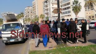 بالصور : ازدحام خانق في صيدا بعد قطع الطريق البحرية احتجاجا والجيش والقوى الامنية تتدخل