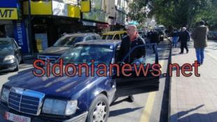 بالصور: السائقون العموميين يقطعون طرق ساحة النجمة في صيدا  إحتجاجا بعد انهيار العملة الوطنية.. و ازدحام خانق في شوارع صيدا
