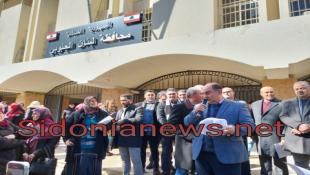 بالصور: اعتصام في سراي صيدا الحكومي لروابط التعليم الرسمي في الجنوب هددت  بالتظاهر وانهاء العام الدراسي