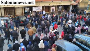 بالصور : اعتصام لاهالي موقوفي احداث عبرا .. شامية : ما وصلنا إليه من إجماع صيداوي هو إنجاز عظيم ولكن يحتاج الى ترجمة عملية