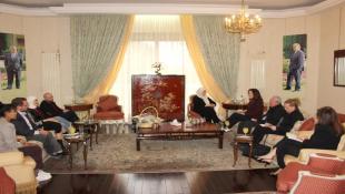 بالصور: السفيرة الأميركية دورثي شي زارت الحريري في مجدليون - صيدا بحضور طلاب برنامج Susi و Yes