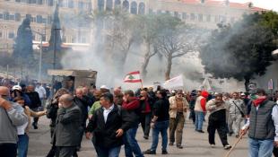 الجمهورية: جنون الدولار: مخاوف ممّا قد يليه.. وتحذير مــن أشباح التدمير.. والمعطّلون لا يبالون