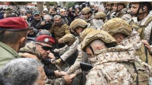 نداء الوطن: صفعة صفقة المطار: الحزب  يلحس توقيع وزيره! |  باريس تستدعي فرنجية... وفريقه الرئاسي قلق من التقارب الإيراني-السعودي؟